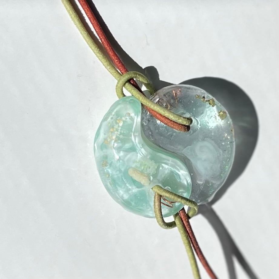 NO.1004❤鯉 神秘的❤レジンへアゴム ブローチ