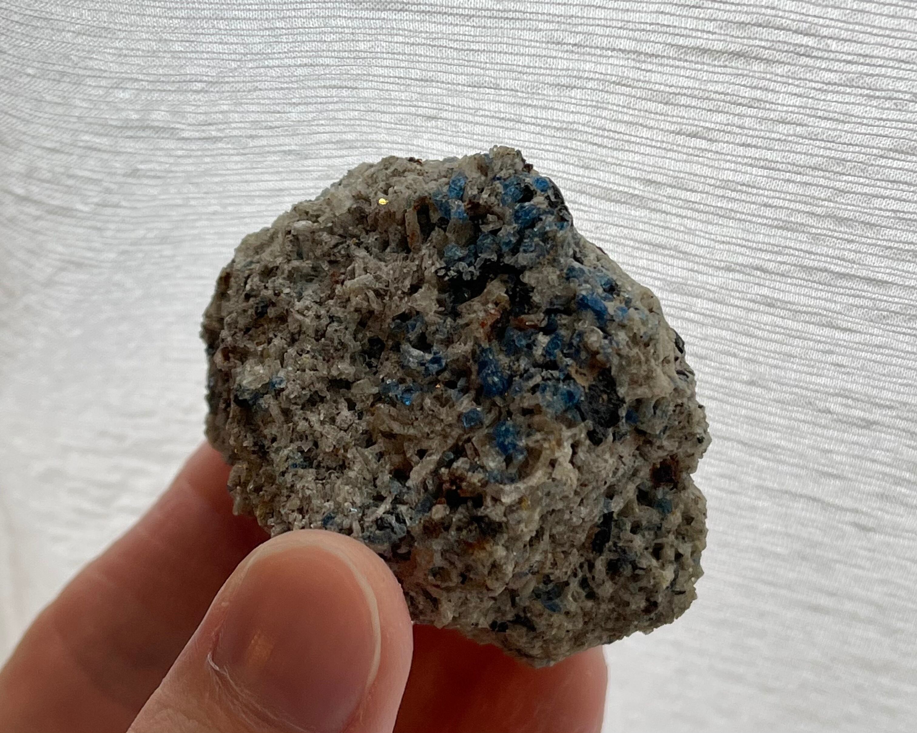 アウイン 0.916ct No. 20【Hauyne】ドイツ産 Gem & Specimen | PEANUTS