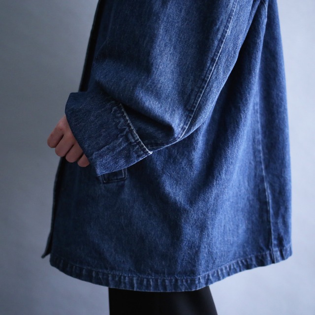 double button over silhouette denim jacket