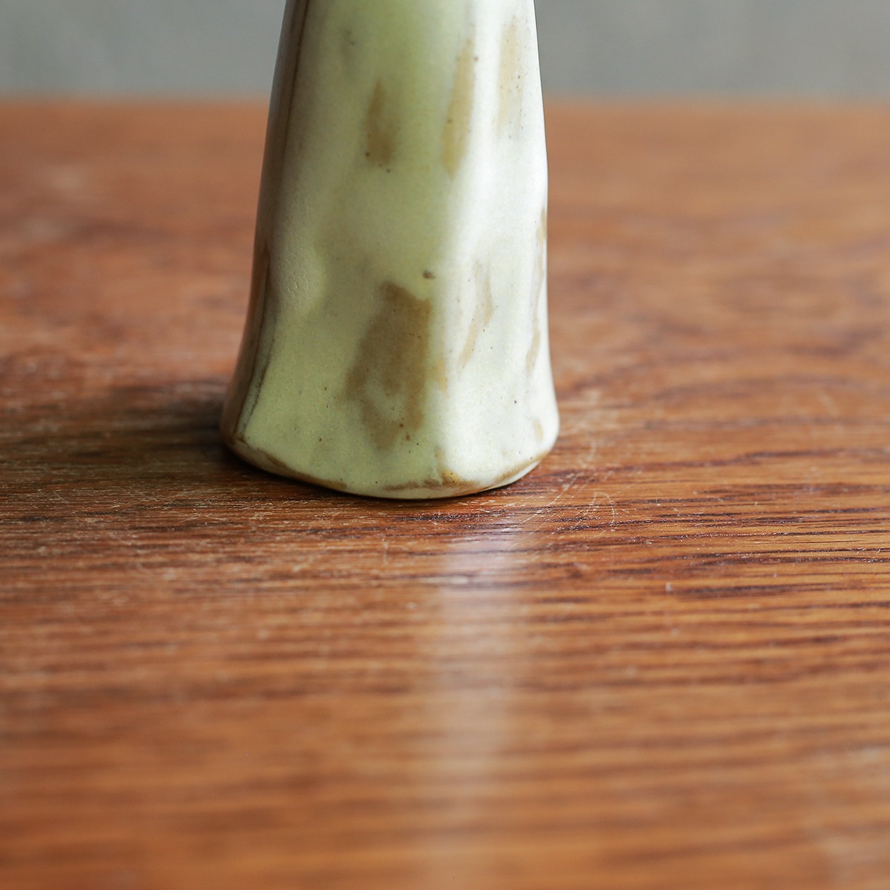 喜びのあまり、うっとりとする女の子 2