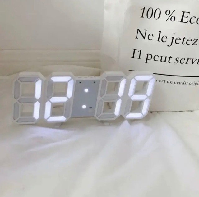 【即納】LEDインテリア時計》》》》》》デジタル時計 LED ホワイト　3D    インポート　海外雑貨　北欧　韓国雑貨　韓国インテリア　ナチュラルカラー　　置き時計 掛け時計　ホワイトインテリア