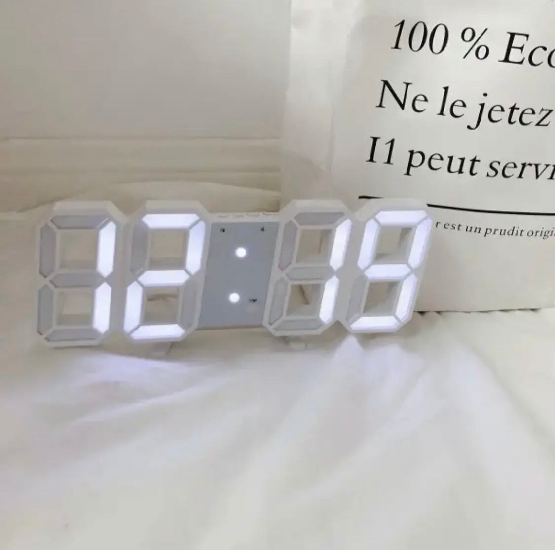 【即納】LEDインテリア時計》》》》》》デジタル時計 LED ホワイト　3D    インポート　海外雑貨　北欧　韓国雑貨　韓国インテリア　ナチュラルカラー　　置き時計 掛け時計　ホワイトインテリア