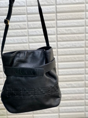 GUCCI グッチ　ロゴ型押し　レザー　巾着　ショルダーバッグ　ブラック　vintage　ヴィンテージ　オールドグッチ　3kemyv