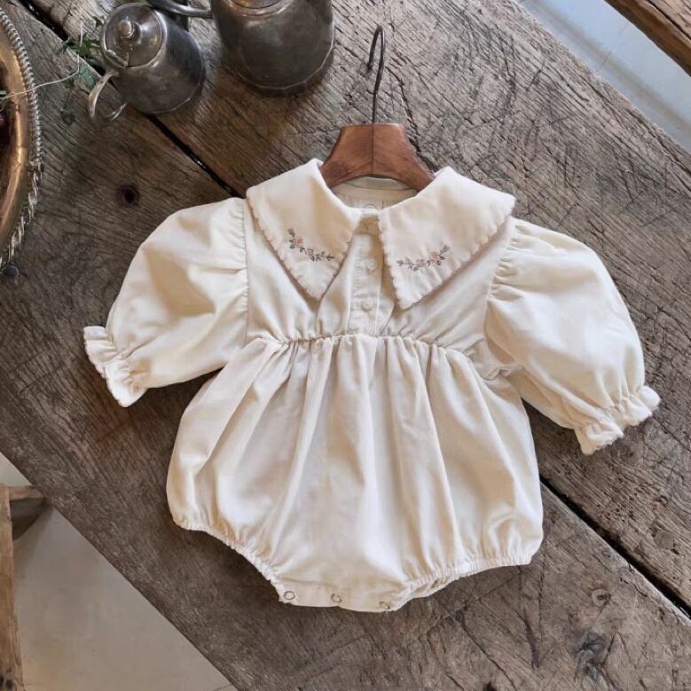 【BABY】可愛い花柄刺繡ロンパース