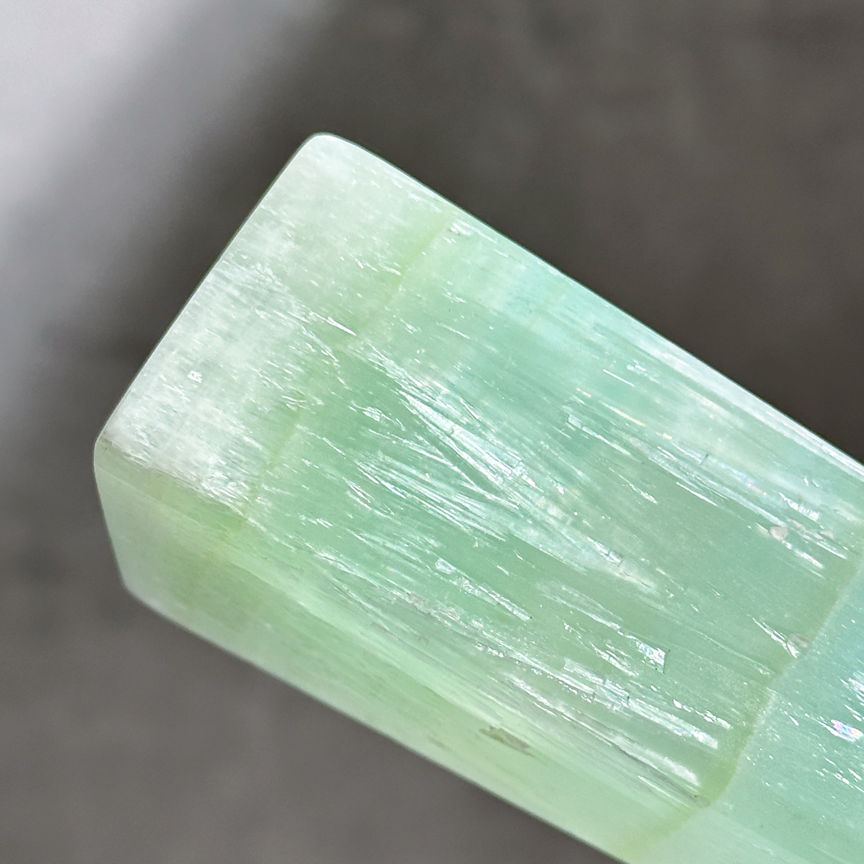 ピスタチオカルサイト タワー41◇ Pistachio Calcite ◇天然石・鉱物