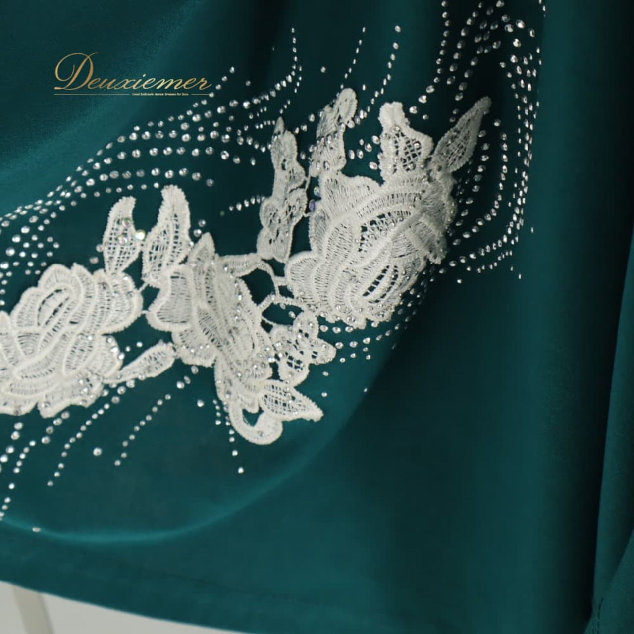 社交ダンス 衣装 prima boutique プリマブティック ツーピース レッスンウェア グリーン系 緑 スタンダード セットアップ 上下セット トップス スカート きれいめ 上品 気品 エレガント かわいい 大人っぽい 華やか ダンスパーティー ステージ衣装 舞台衣装 発表会 2点セット 緑系 ラインストーン レディース 女性 標準 セミフォーマル スタンダード用 演奏会 ダンス服 伸縮性 なし 胸パッドなし 肩パッドなし ポリエステル