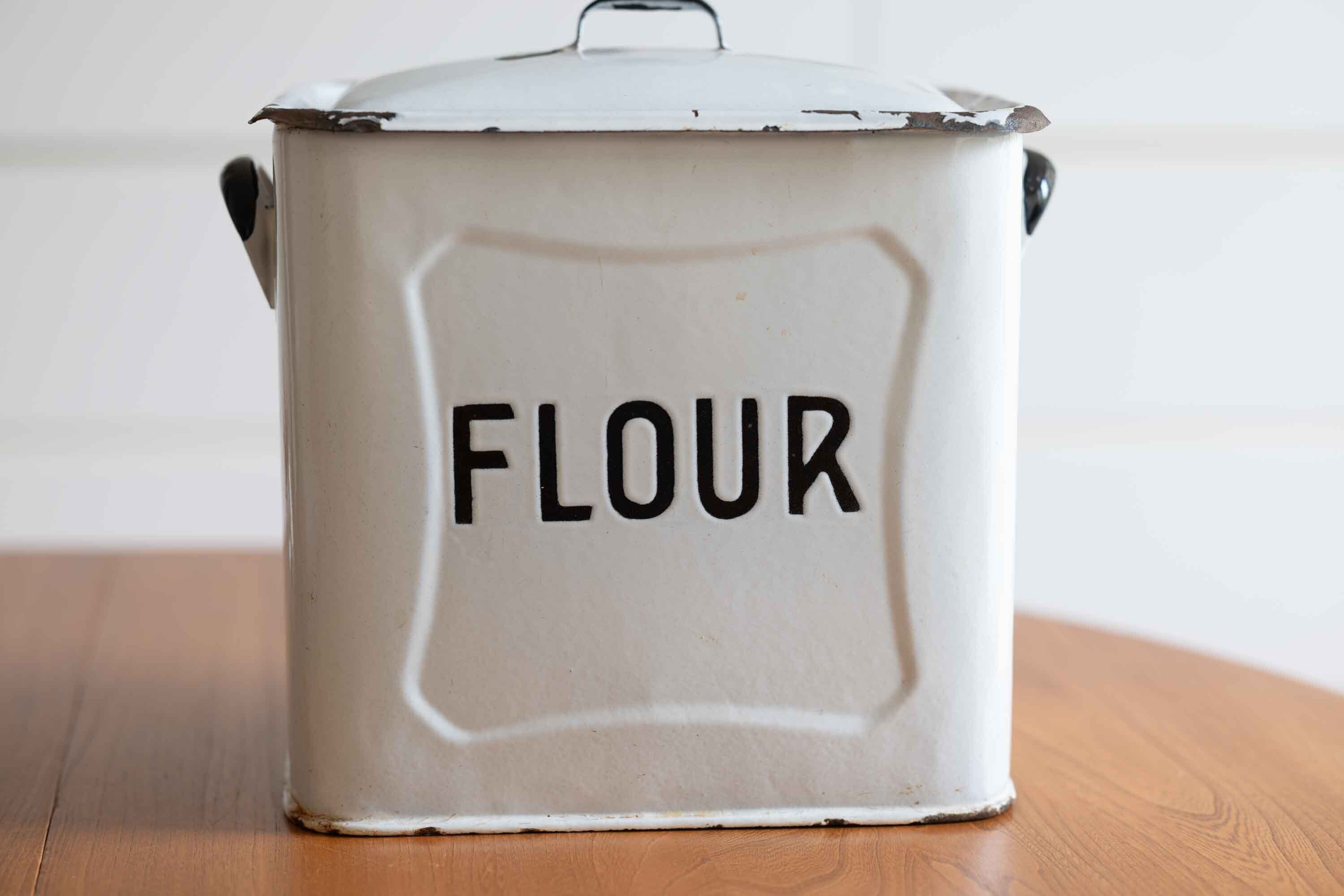 英国アンティーク FLOUR(フラワー 小麦粉)缶 No.11