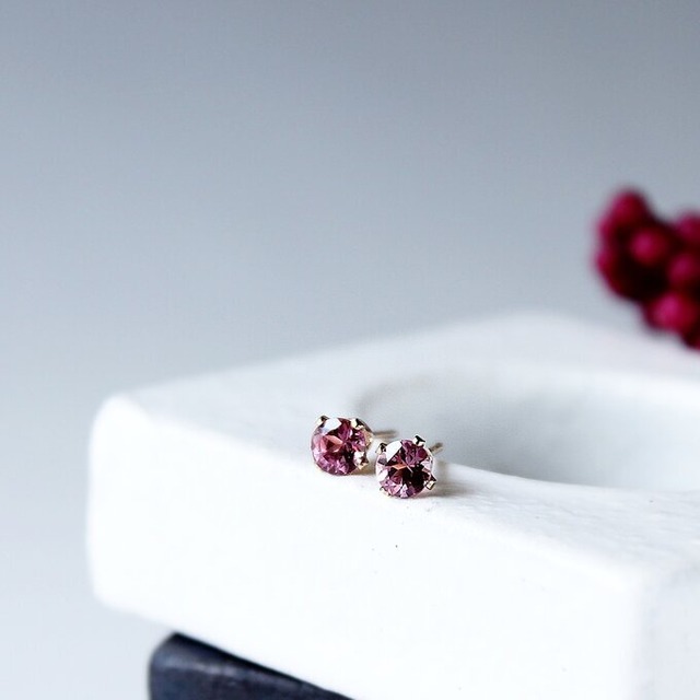 再入荷｜希少！マラヤガーネットのひと粒ピアス 4mm｜選べるピアス金具 アレルギー対応