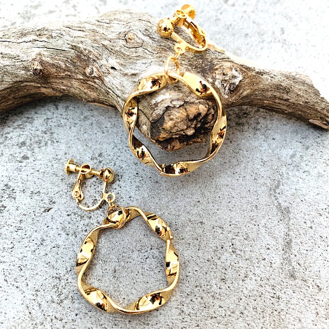 Twisted Hoop Earring