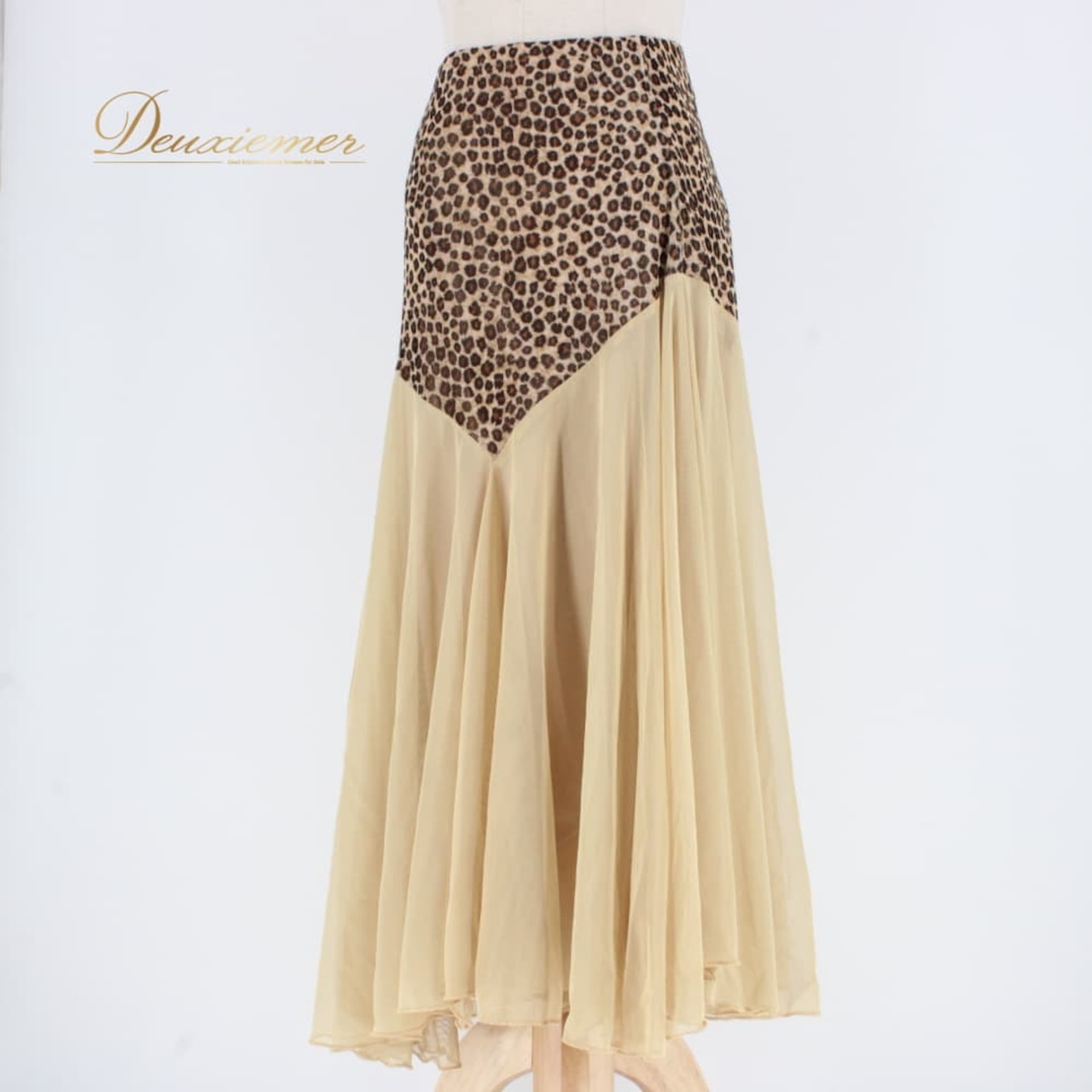 社交ダンス 衣装 スタンダード スカート レッスンウェア レディース ベージュ系 ブラウン系 レース ヒョウ柄 練習着 ステージ衣装 上品 ダンス衣装 レオパード シック エレガント 大人可愛い 舞台衣装 ポリエステル フレアスカート アシンメトリー風 きれいめ 伸縮性 ポケットなし レース風デザイン 丈長め ミドル丈 83cm前後 ゴムウエスト ウエストゴム フィット感 たっぷりフレア