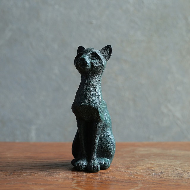 背筋が伸びた、お上品なネコ