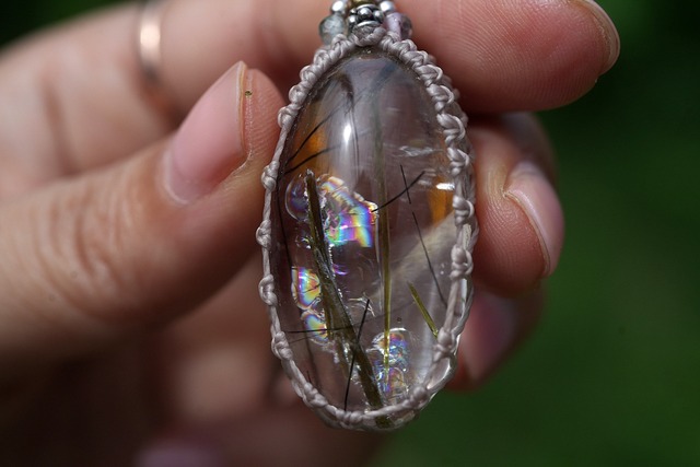 虹入りレア★Greenトルマリンインクォーツ マクラメネックレス2116