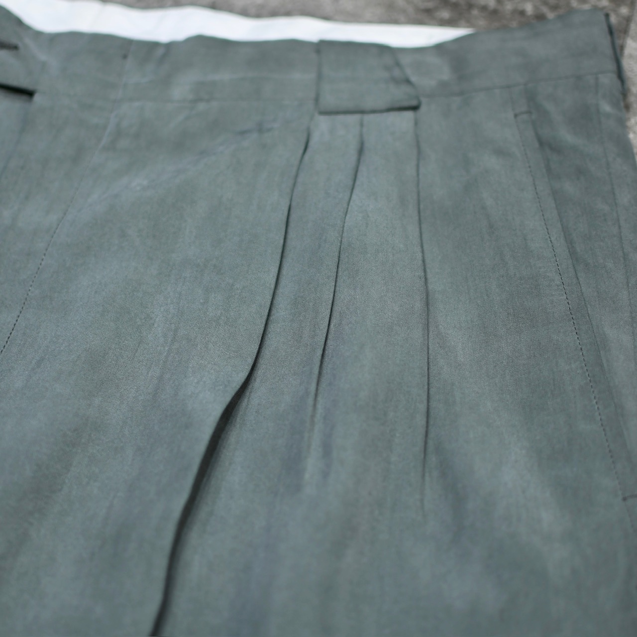 drape silhouette rayon blend 3tuck slacks