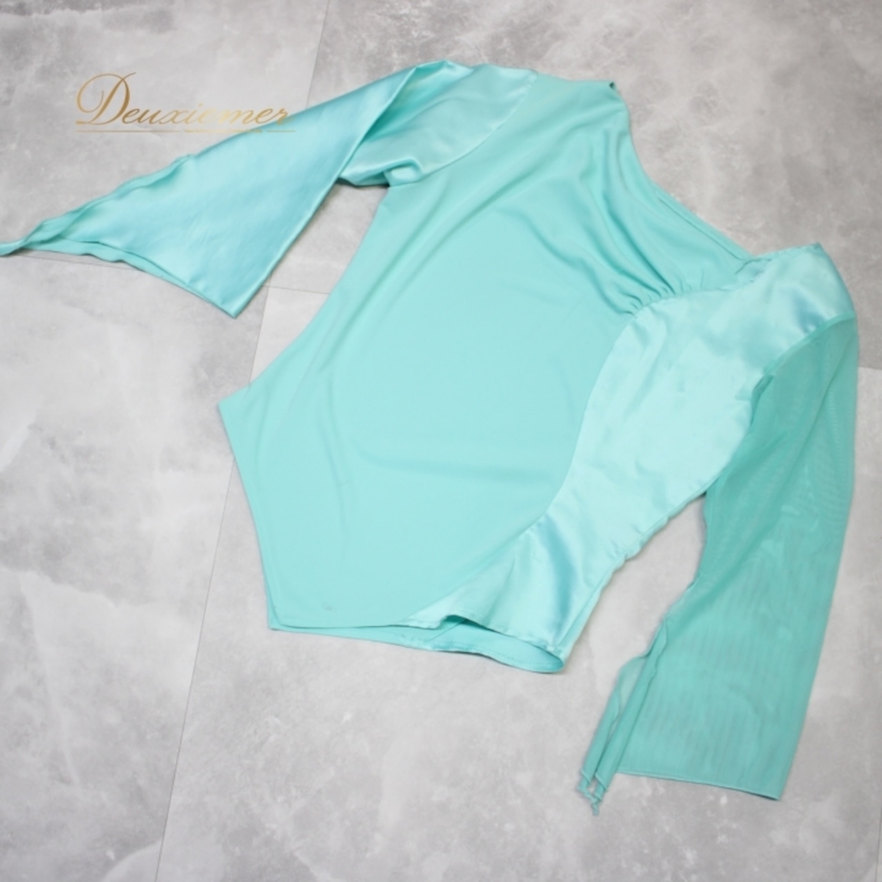 社交ダンス 衣装 スタンダード トップス レッスンウェア オールシーズン prima boutique プリマブティック 水色 ブルー系 無地 長袖 シンプル フェミニン アシンメトリー カジュアル テレコ 光沢 軽量 通気性 有り おしゃれ スポーティー 大人 レディース 体型カバー ワークショップ お得サイズ フィット感 プロフェッショナル質感