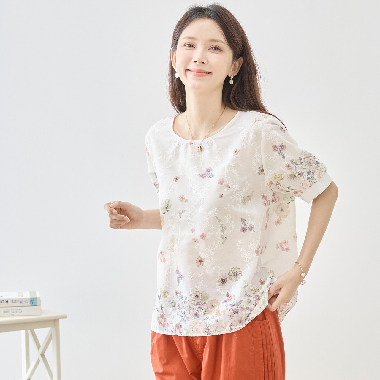 TRUBE フラワープリント刺繍半袖ブラウス【M~L】ホワイト