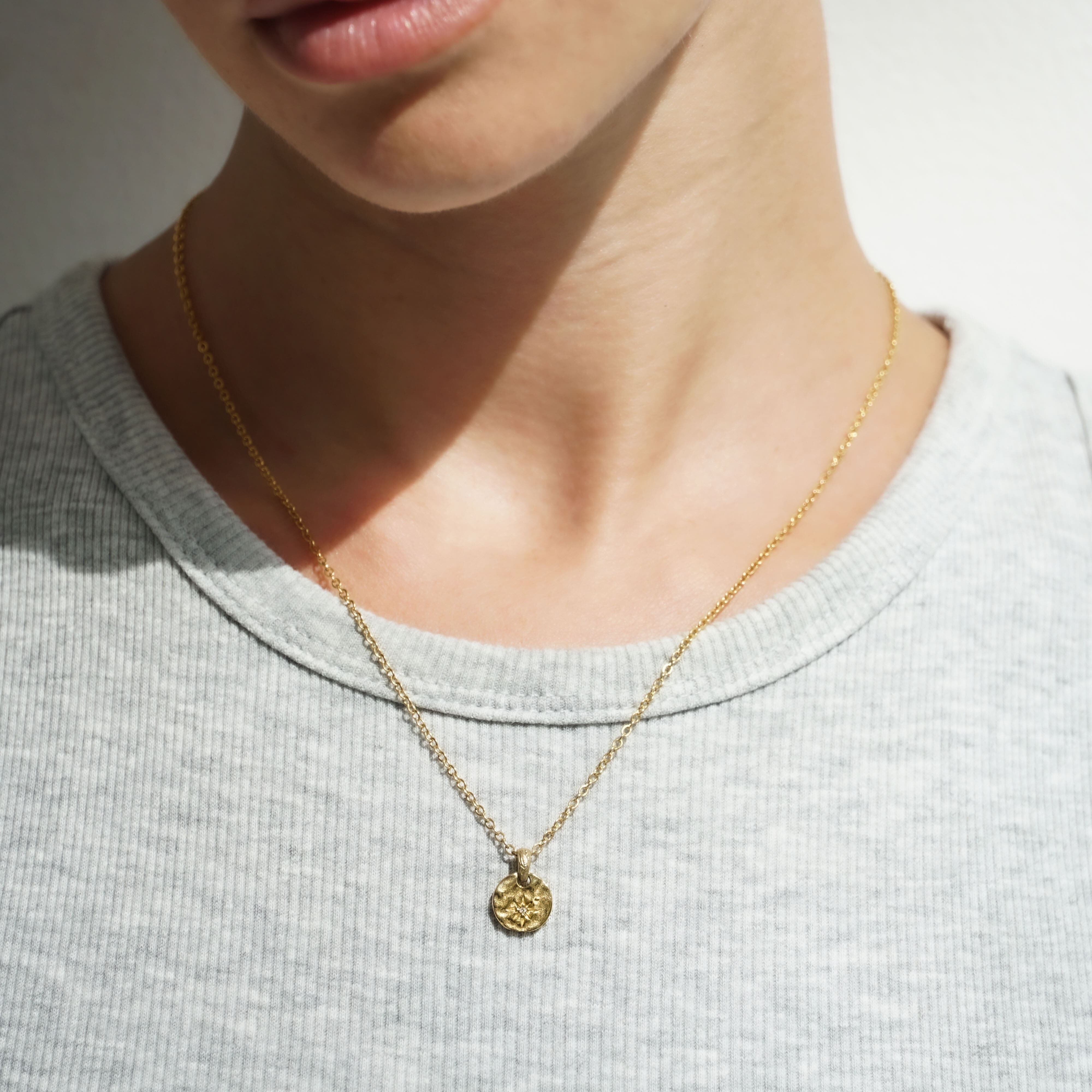 no.49 ライトオパールとケシパールの花冠クラスプネックレス