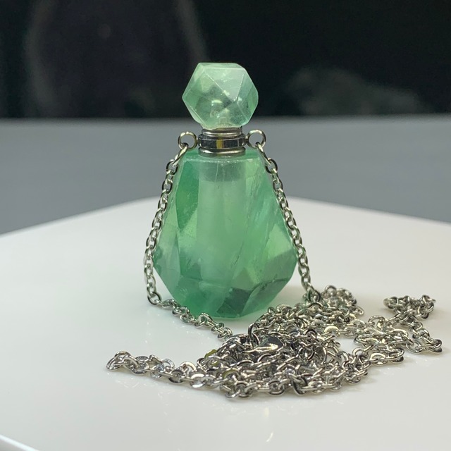 5.グリーンフローライト・ミニ香水瓶