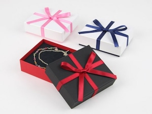 アクセサリー紙箱 リボン付きフェザーボックスシリーズ ピアス・リング・ネックレス切り込みスポンジ付き 6個入り 7344-REP アクセサリー紙箱 リボン付きフェザーボックスシリーズ ピアス・リング・ネックレス切り込みスポンジ付き 6個入り 7344-REP