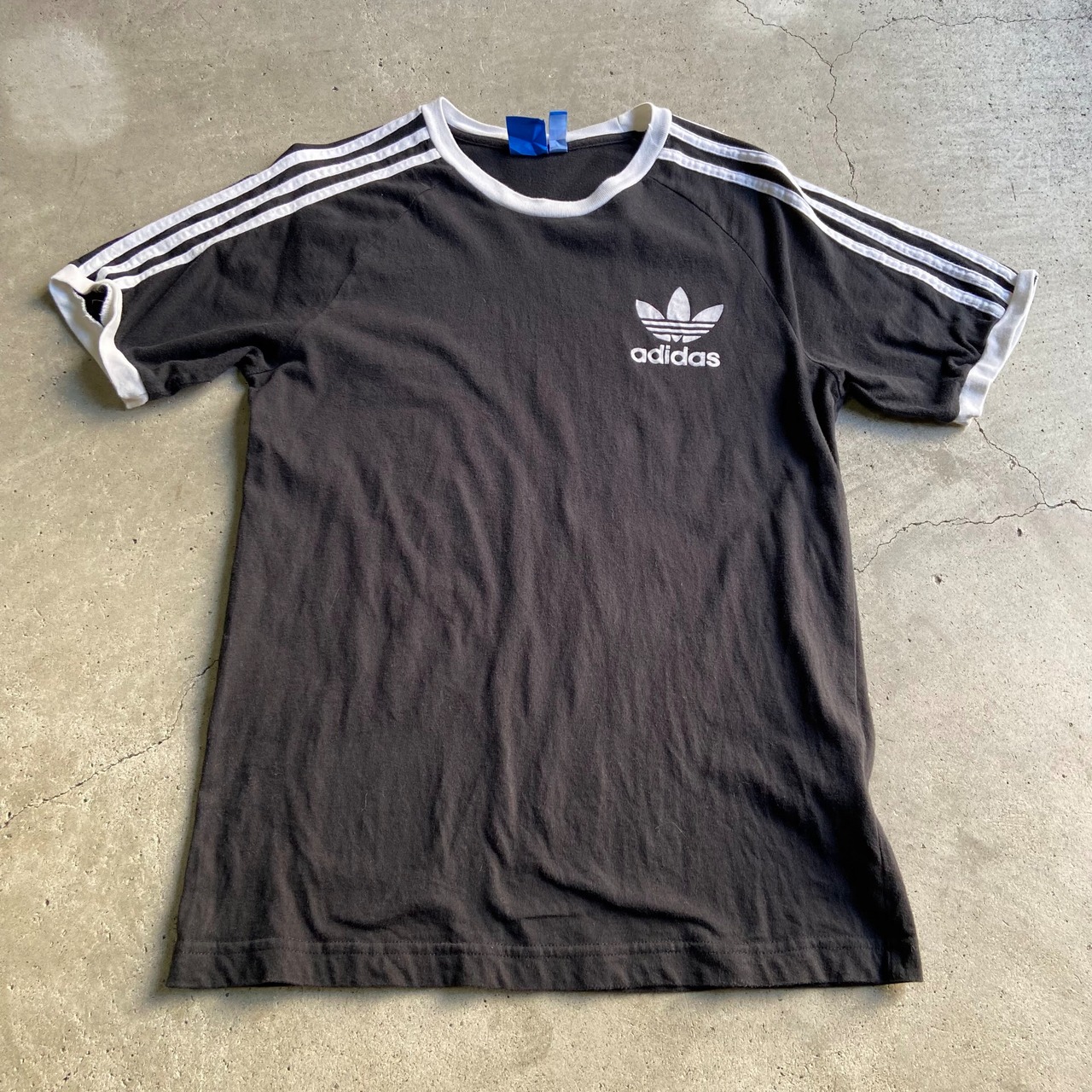 adidas アディダス トレフォイルロゴ フロッキープリント ライン T 