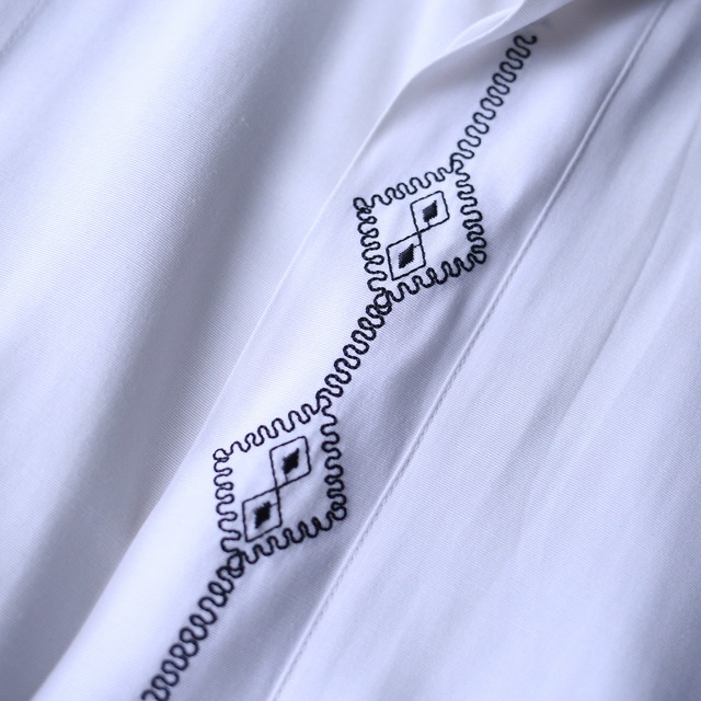 "刺繍" black×white good bi-color fry-front minimal mode h/s shirt