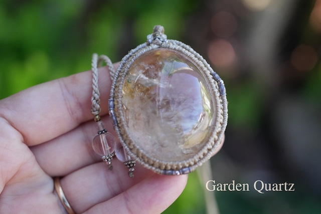 大粒ぷっくり氷と黄金★ガーデンクォーツ マクラメネックレス2622