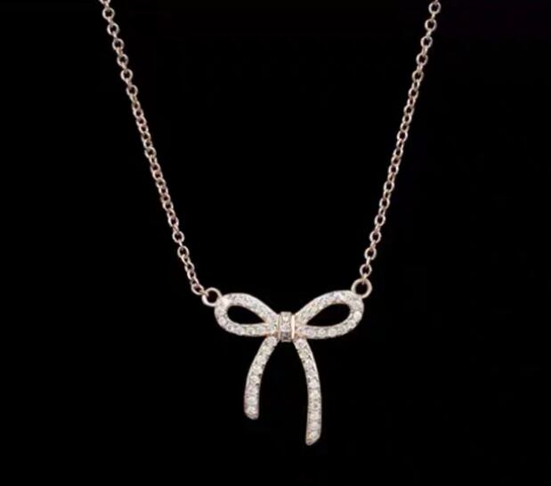 シンガポール発 現地で大人気のニッチなアクセサリーブランド Chomel のネックレス 可愛い リボン 2色 Ib Sweet By Qoosilk