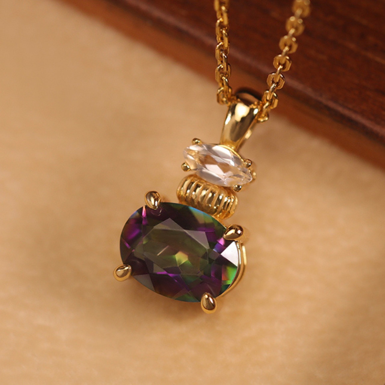 アミュレット　ミスティックトパーズ&ホワイトトパーズのネックレス　M23664