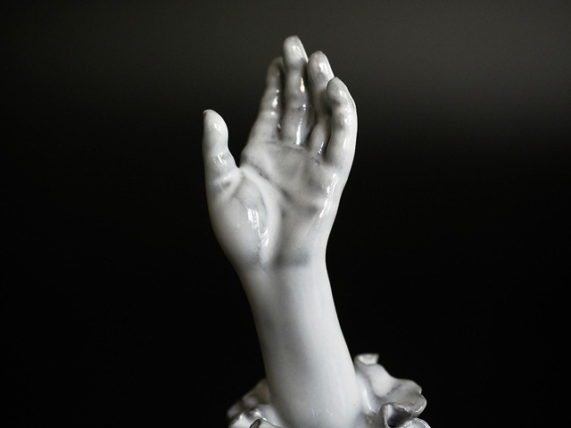 Etrange petite piece 401 手のオブジェ Ⅲ