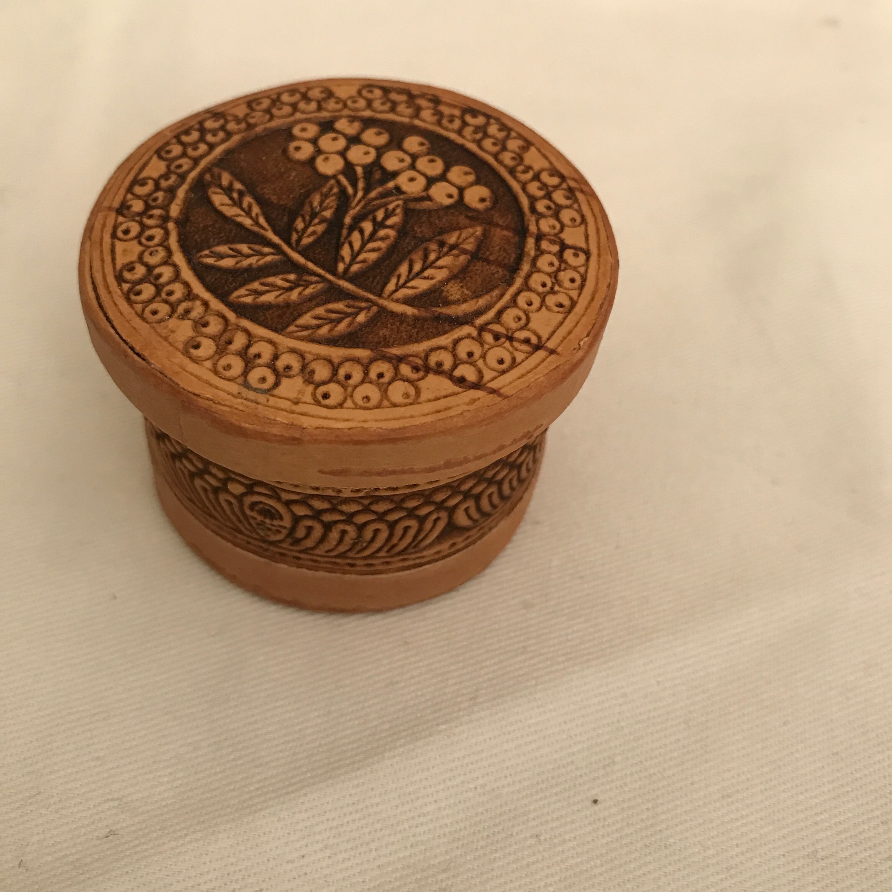 リトアニアの白樺の樹皮の小箱