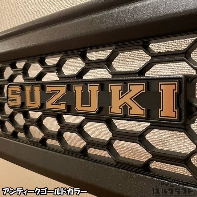 スズキカレッジロゴグリルエンブレム（純正サイズ）