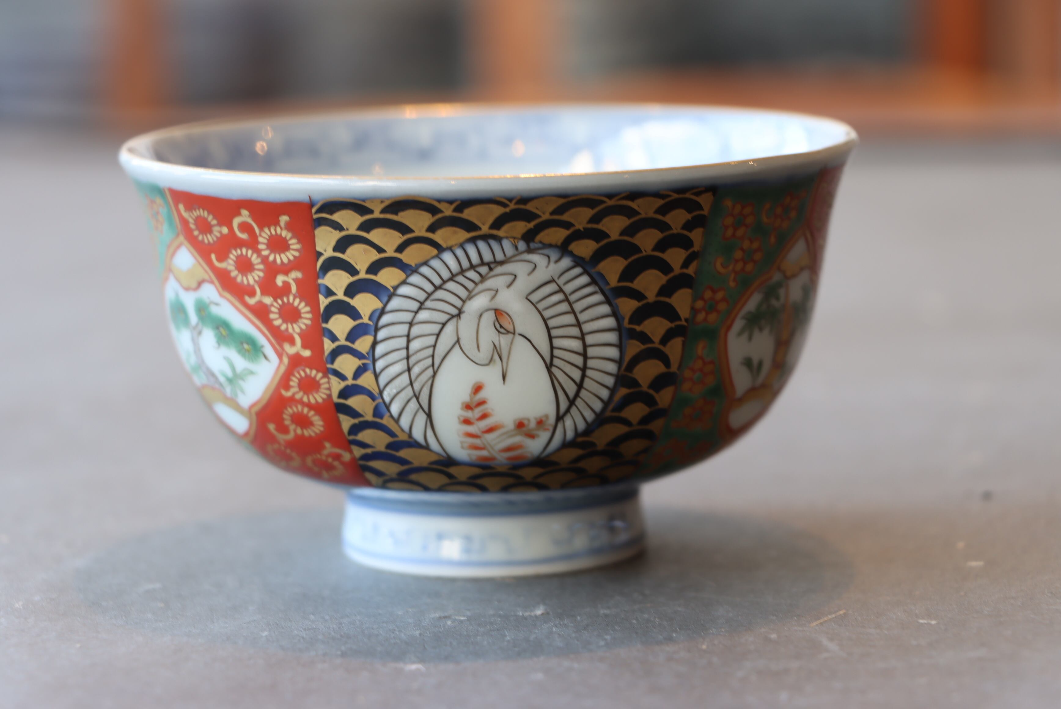伊万里焼 色絵 桃手 鶴亀翁文 蓋茶碗 通りもの/Imari coverd bowl