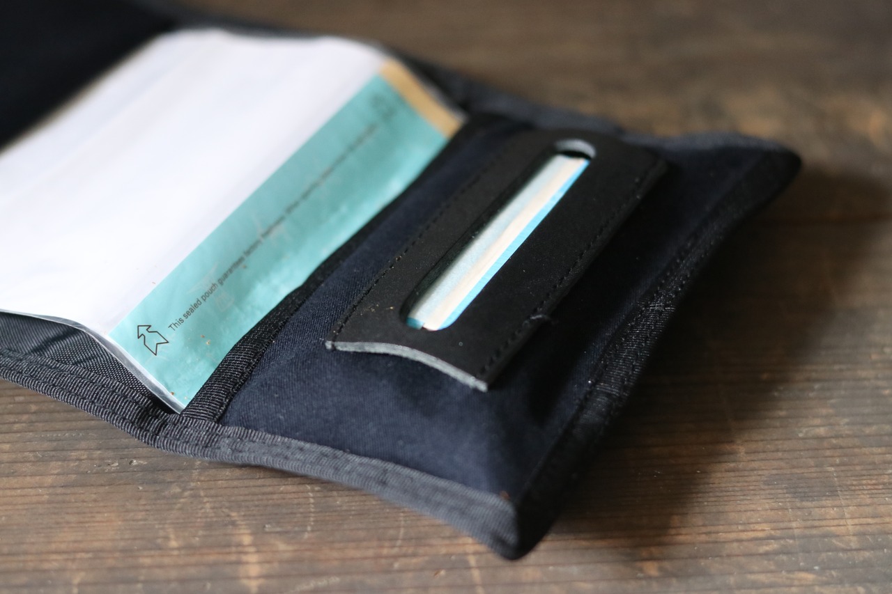 乘鞍印 巻きタバコ入れ（モールスキン）