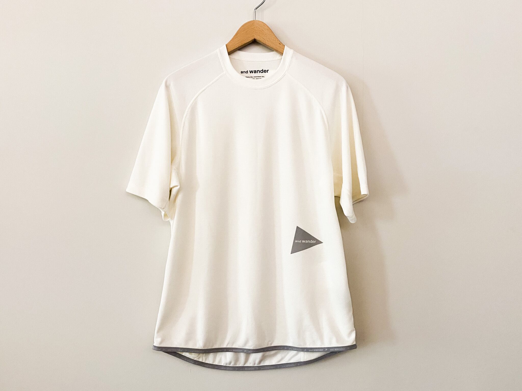 and wander(アンド・ワンダー)power dry jersey raglan SS T　off white