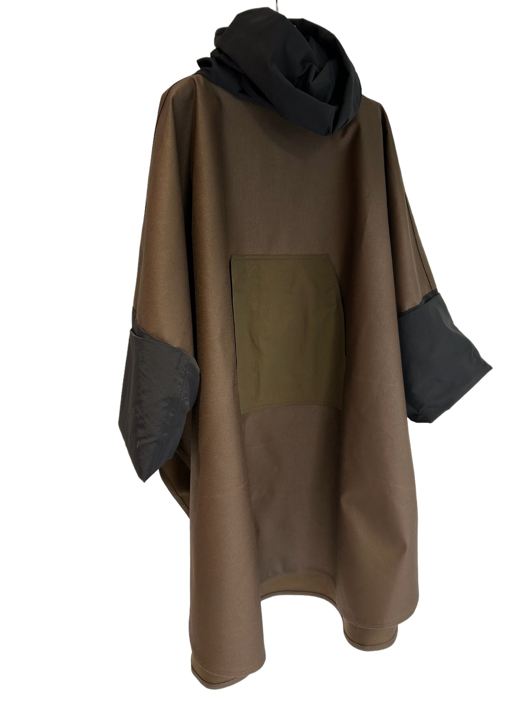 BY CORPO CIRCUS- Traveling poncho type4 | CORPOCIRCUS