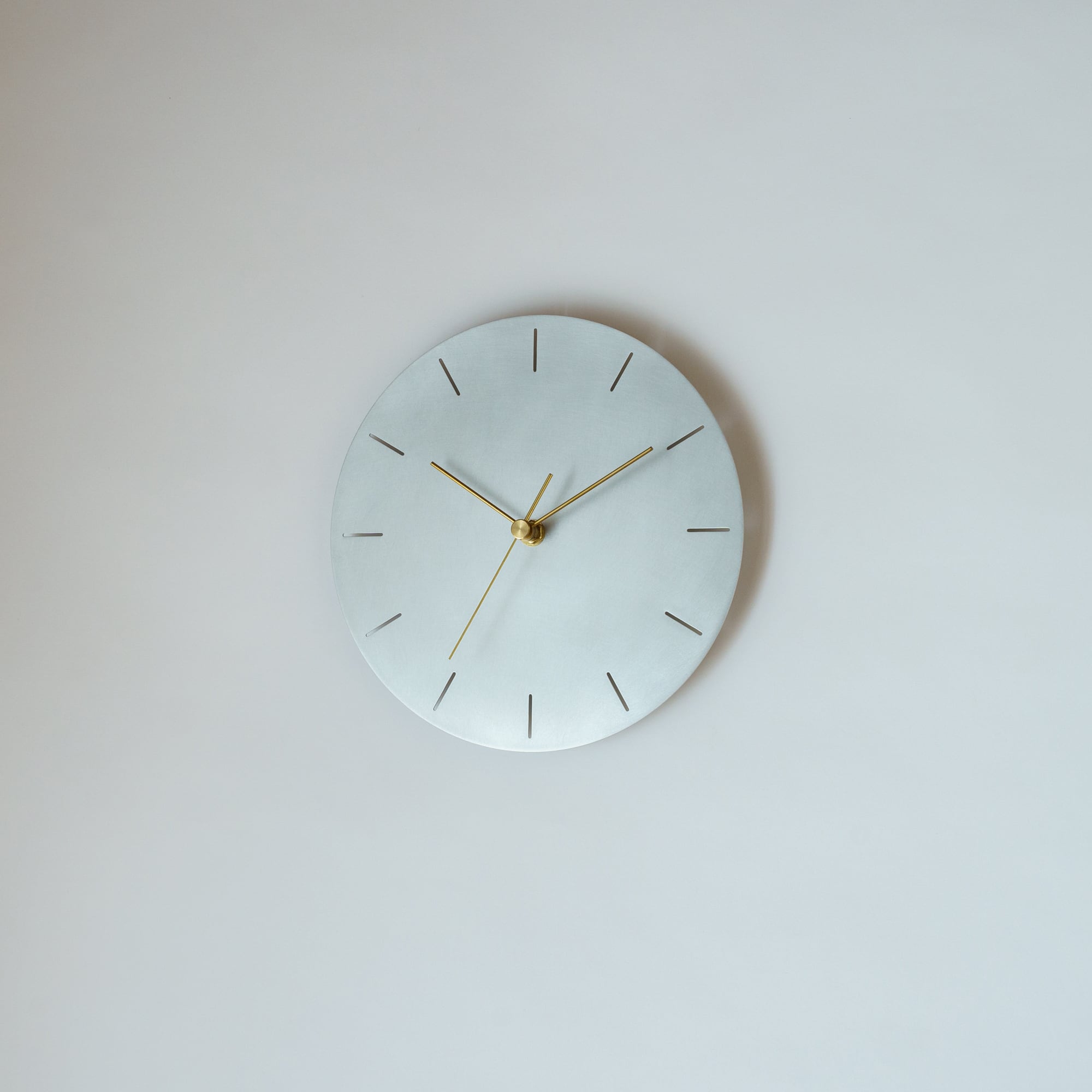 minimal wall clock 220 _ line / aluminum 壁掛け時計 220 線
