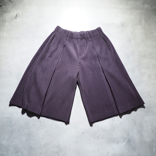 ” HOMME PLISSE ISSEY MIYAKE  ”  Light purple color pleats wide short pants