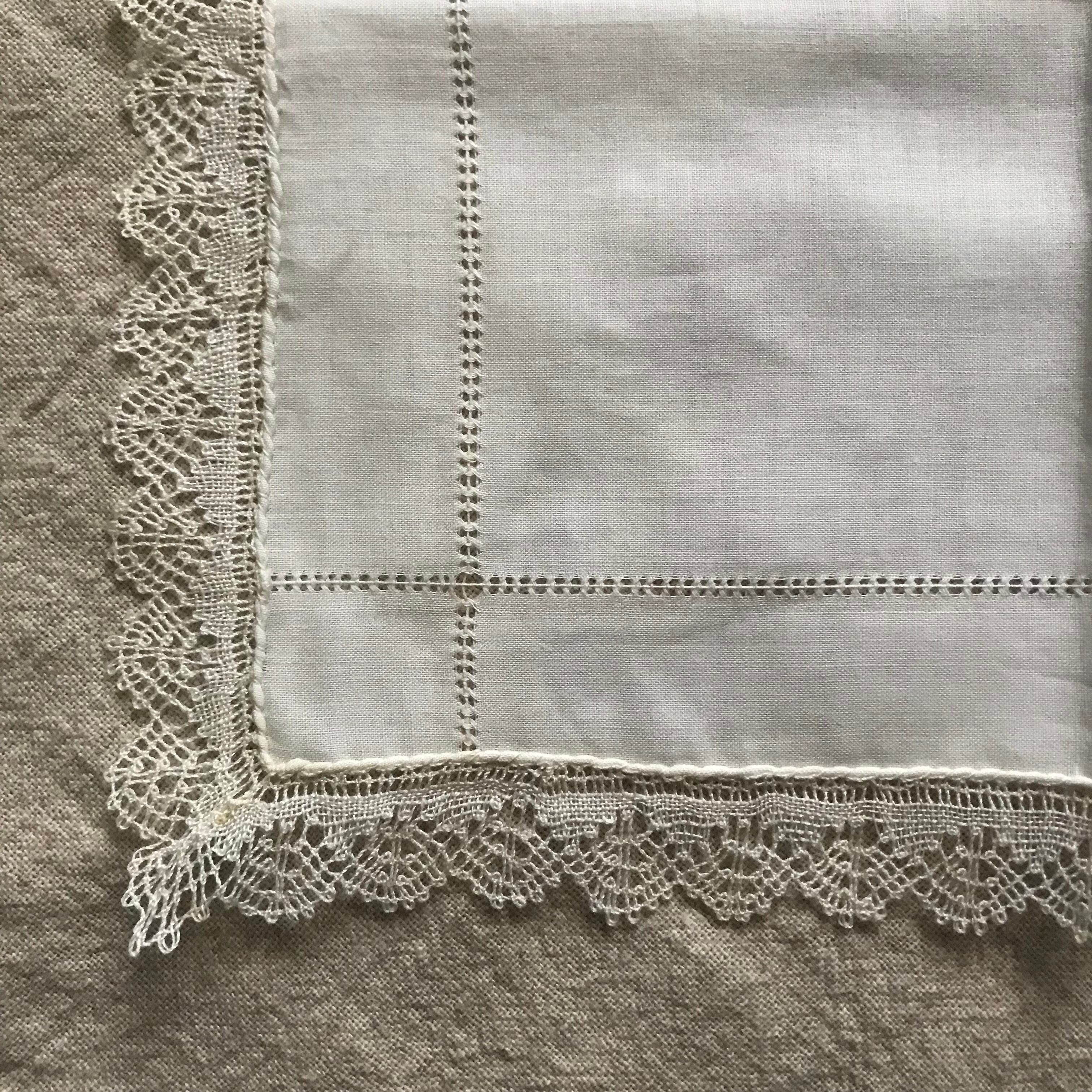 スウェーデンのレースの付いた布