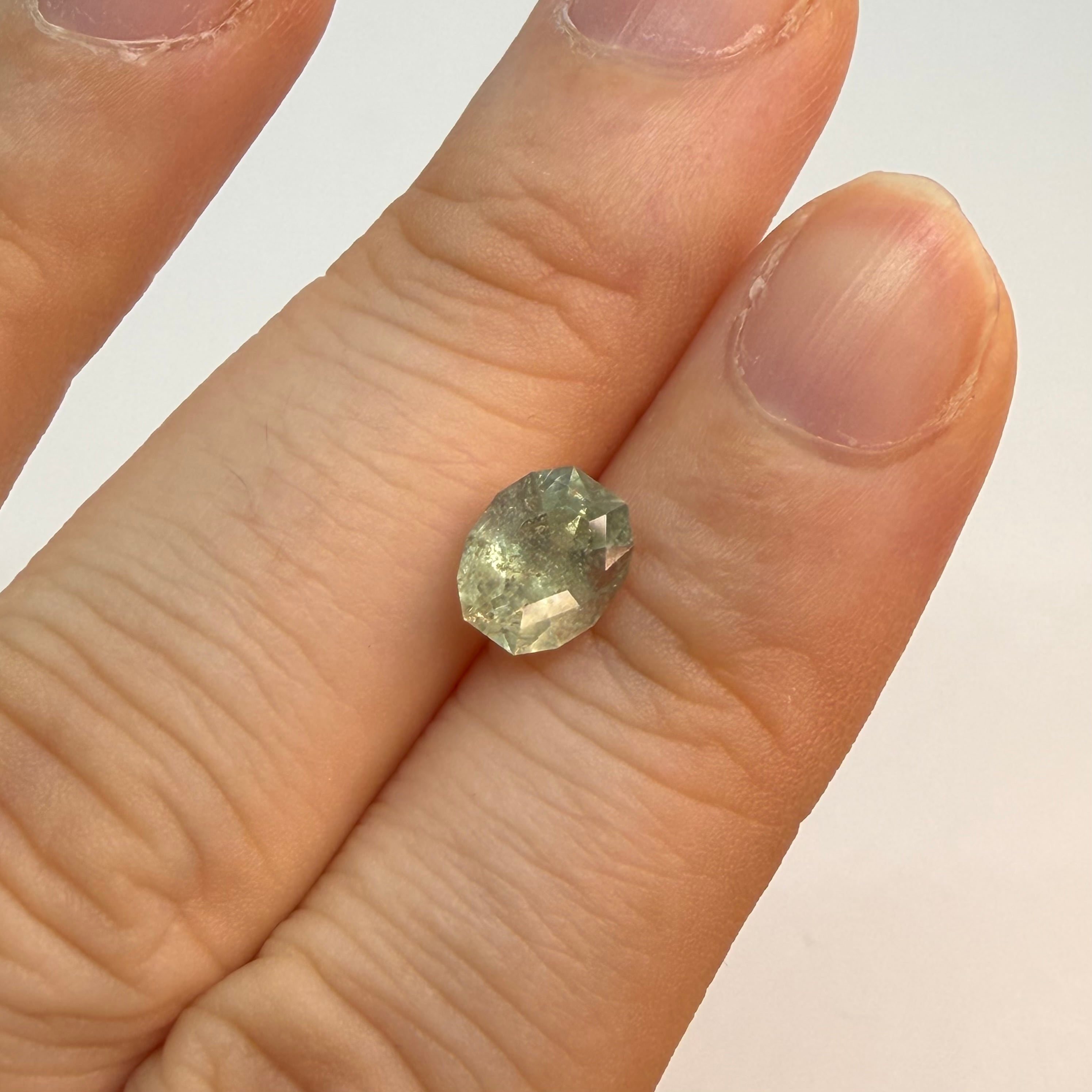 ラムネのようなレトロなサファイア