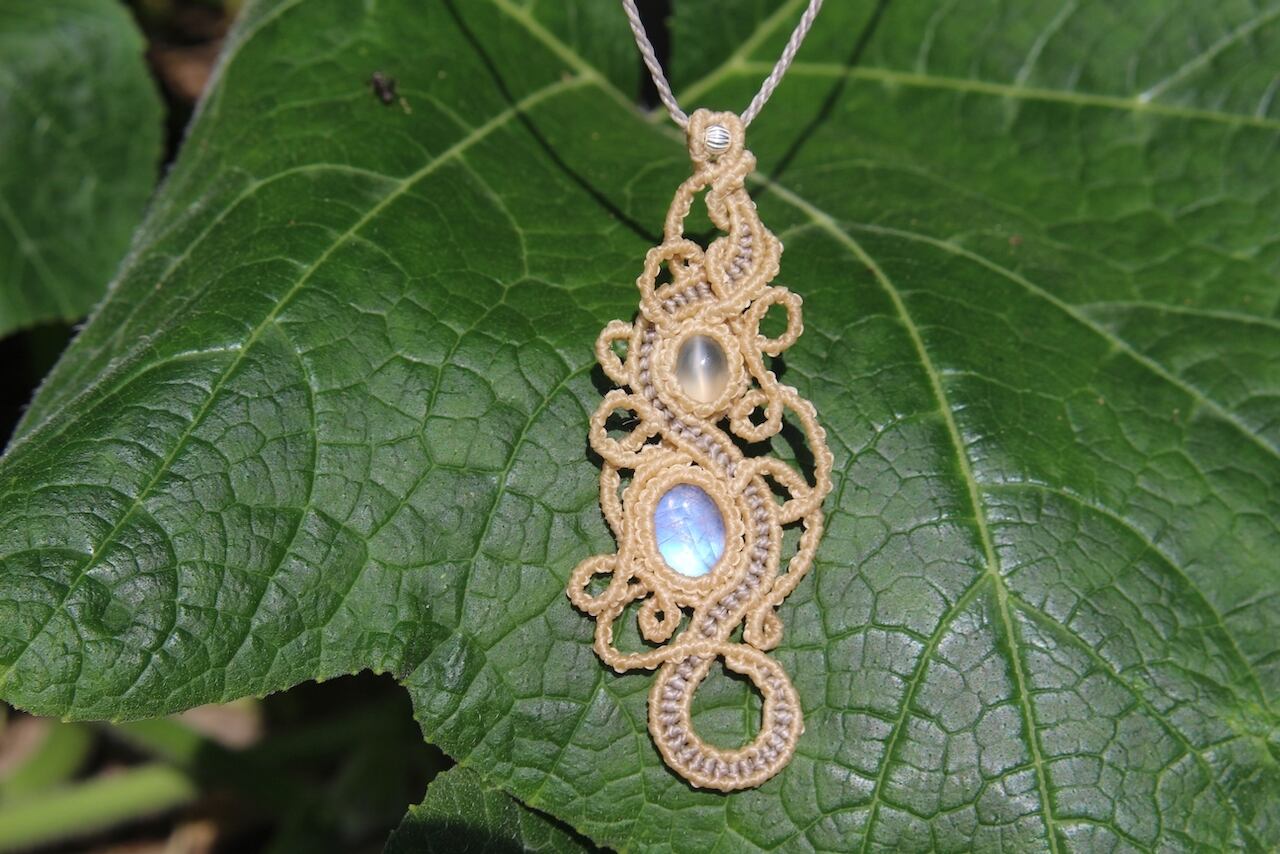 Blue moonstone & moonstone cat's eye micromacrame pendant