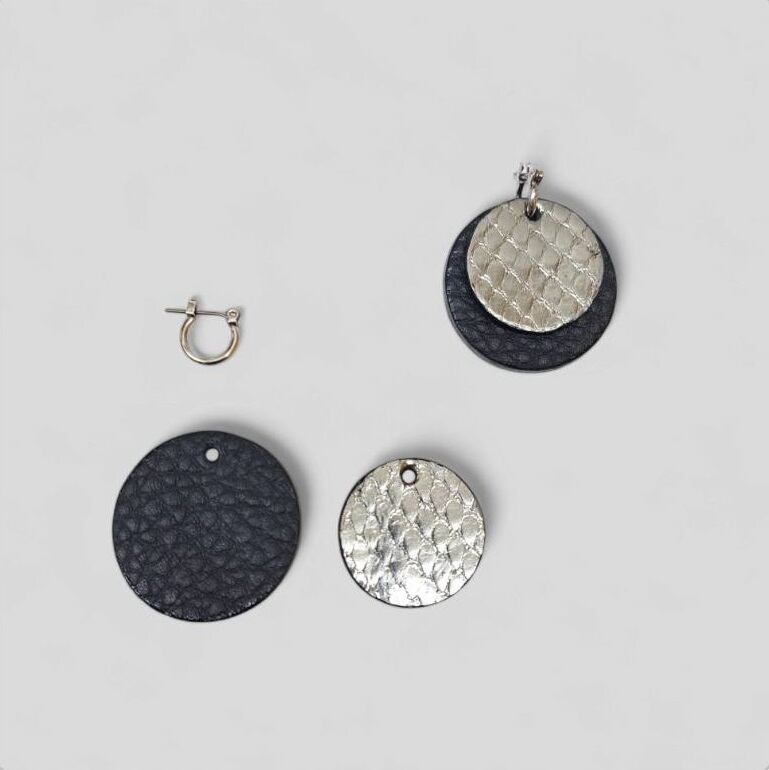 蛇のピアス】パイソン〈シルバー〉×牛革〈黒〉 | CELENCEE 公式