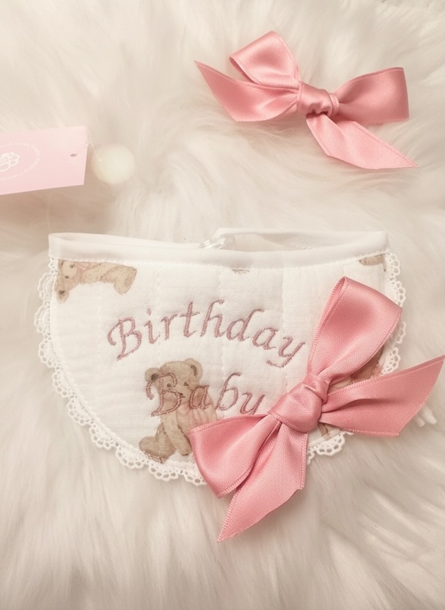 即納販売　［pink］ birthday bear  Bib (＋サテンリボンヘアピン付き)　韓国ハンドメイドブランド　