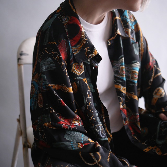 black base scarf motif pattern over size shirt
