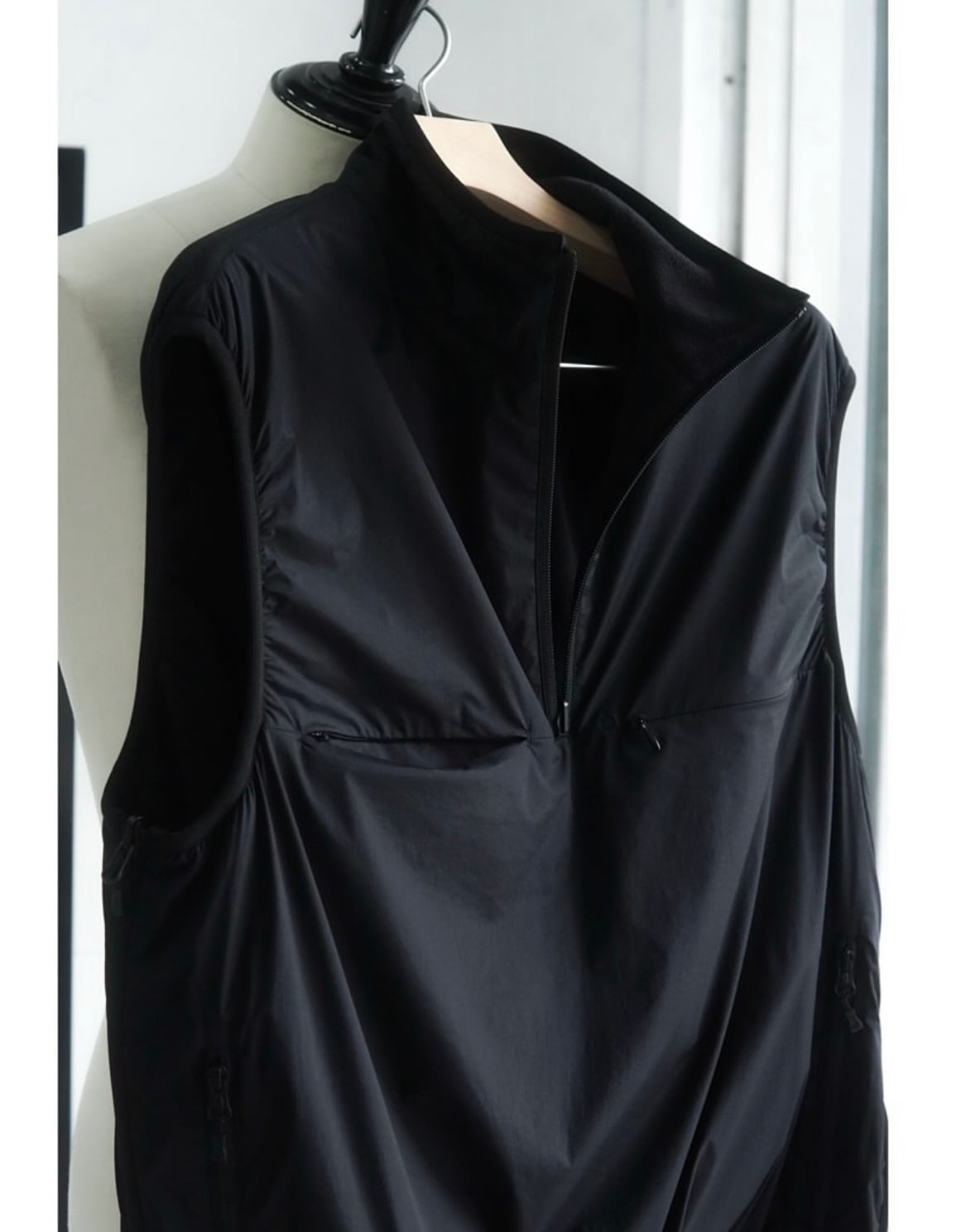 DAIWA PIER39】TECH REVERSIBLE PULLOVER PUFF VEST | saI styling office