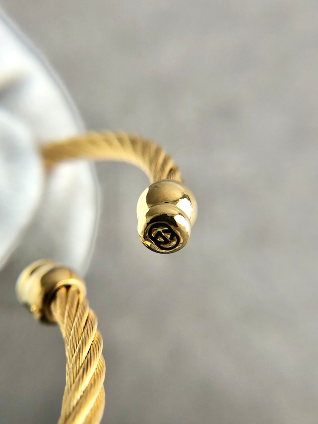 GUCCI グッチ 腕時計 ゴールド×ブラック バングル型 ツイスト 2700.2.L vintage ヴィンテージ オールド wbefek