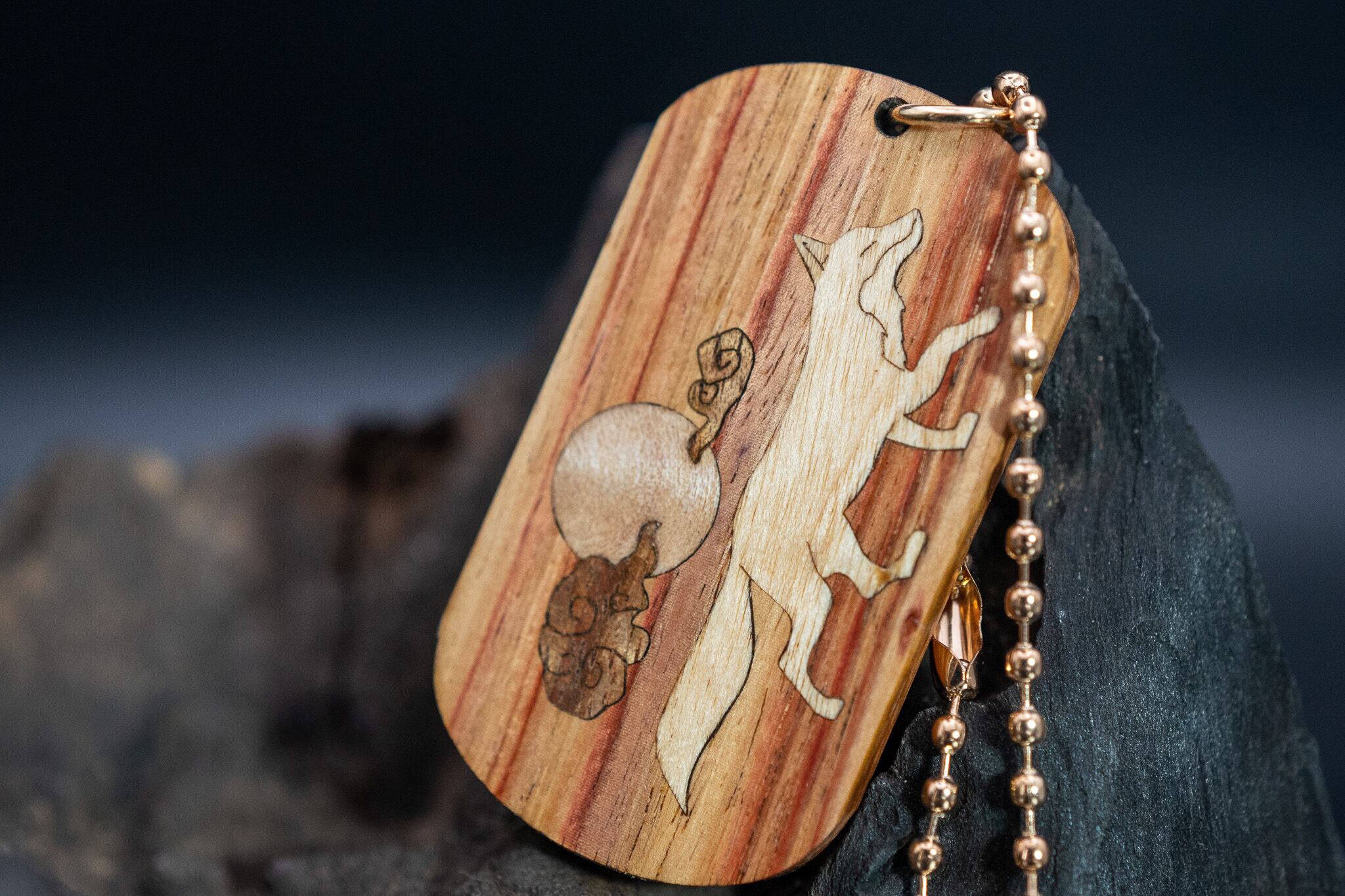 【 木材の女王】チューリップウッド ドッグタグ 象嵌 十五夜きつね