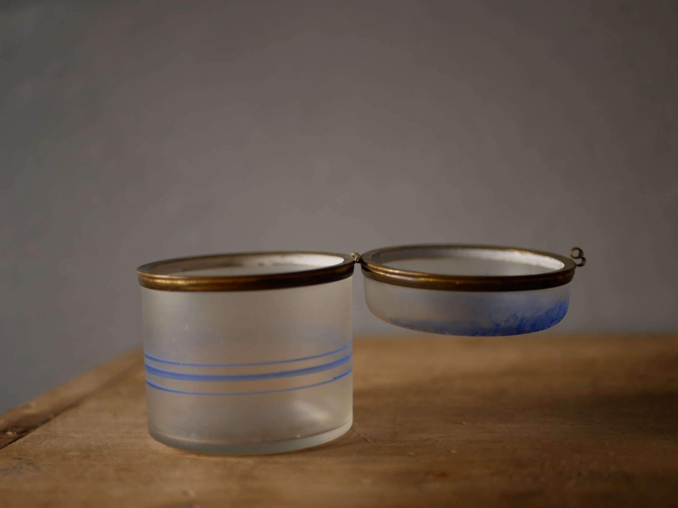 筒状のボンボニエール　フランスアンティーク　ブロカントのある暮らし 筒状のボンボニエール フランスアンティーク ブロカントのある