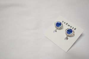 usomuso/スワロフスキー目玉イヤリング