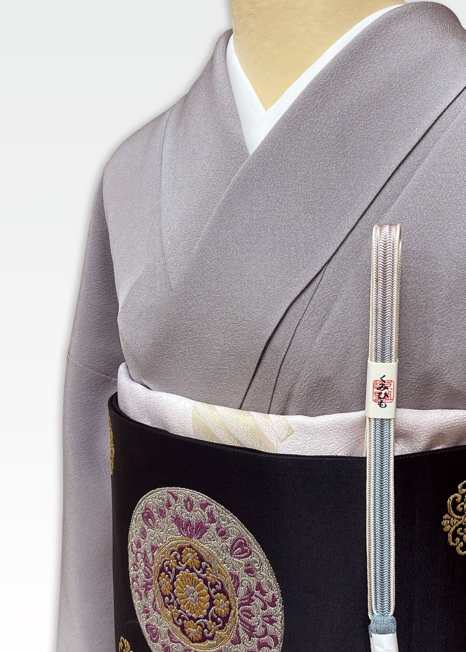 (袷)源氏鼠色地洋花刺繍付下げ LUKMA−044(リユース品)