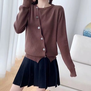 斜めボタン　ニットカーディガン　AJ111-673