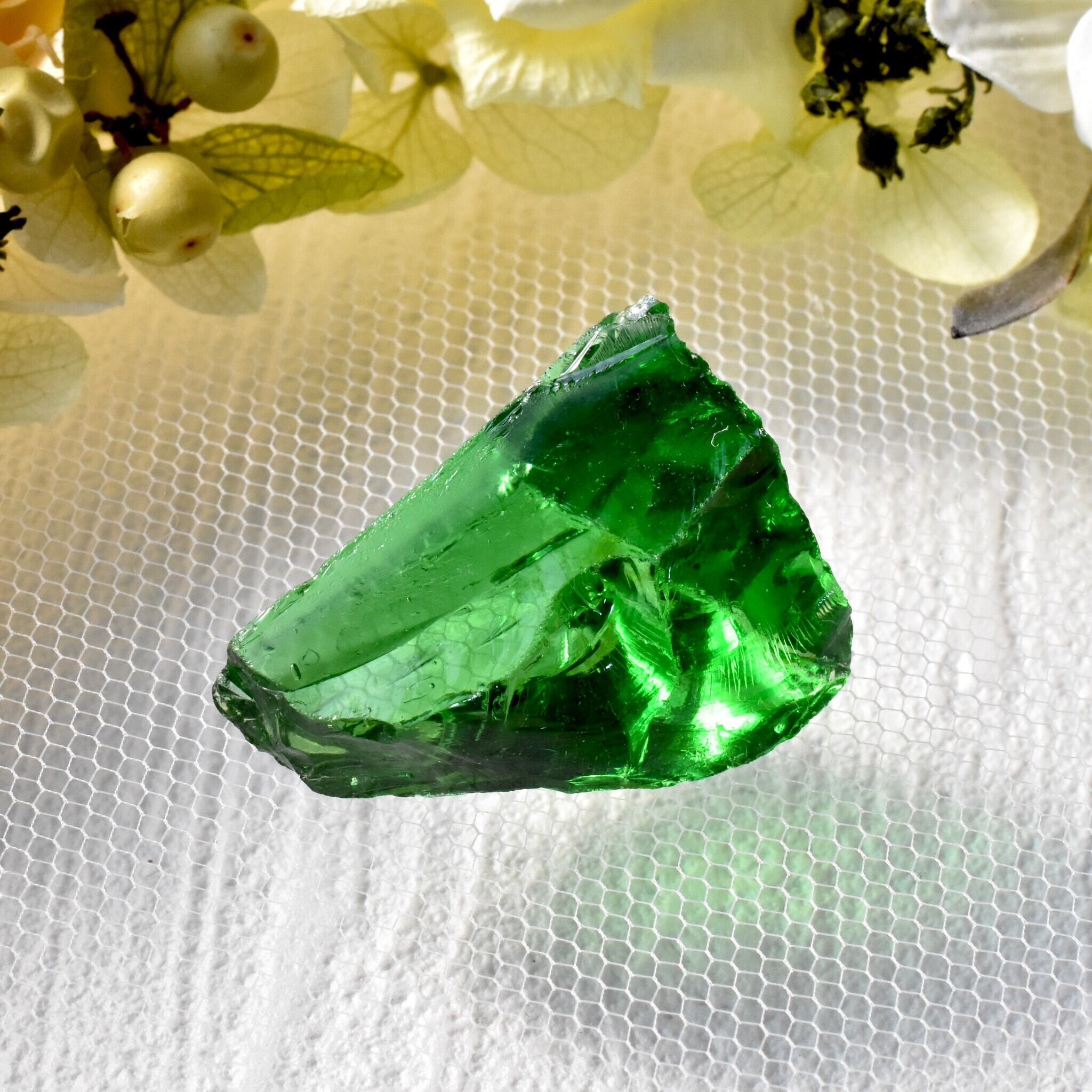 虹入り インドネシア産アンダラクリスタル原石 エメラルドグリーン B